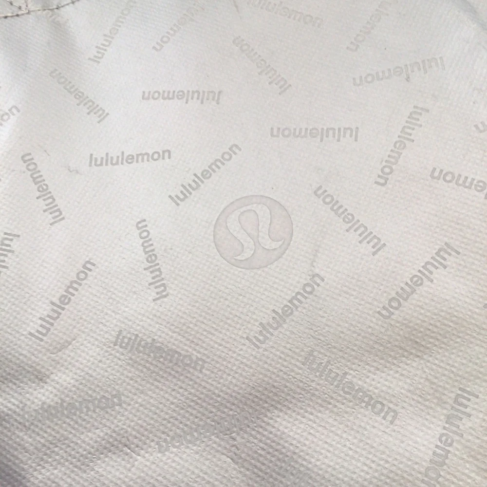 LULULEMON SILVER SMALL REUSABLE TOTE HOLIDAY 2022